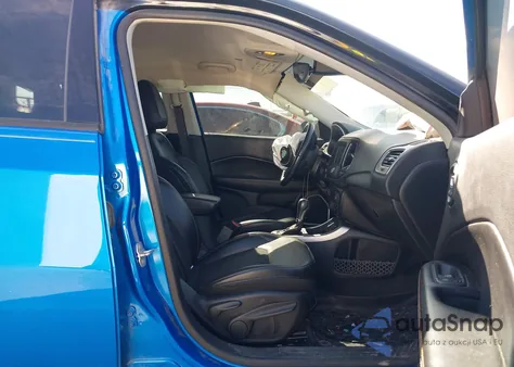 2018 Jeep Compass Latitude Fwd z USA, uszkodzony, nr VIN 3C4NJCBB6JT186599